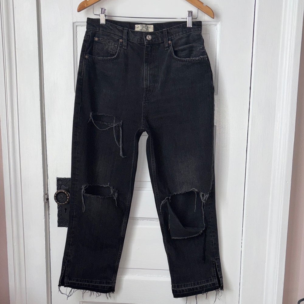 WE THE FREE BY FREE PEOPLE HIGH RISE DISTRESSED TAPERED ANKLE JEANS